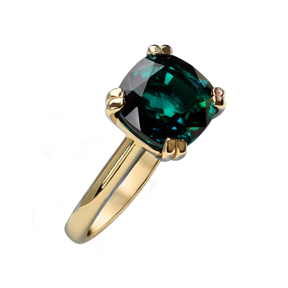 CUSHION EMERALD CLASSIC RING