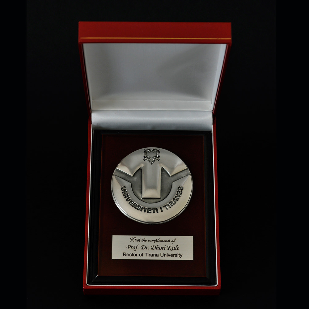 Medalje e Universitetit te Tiranes 