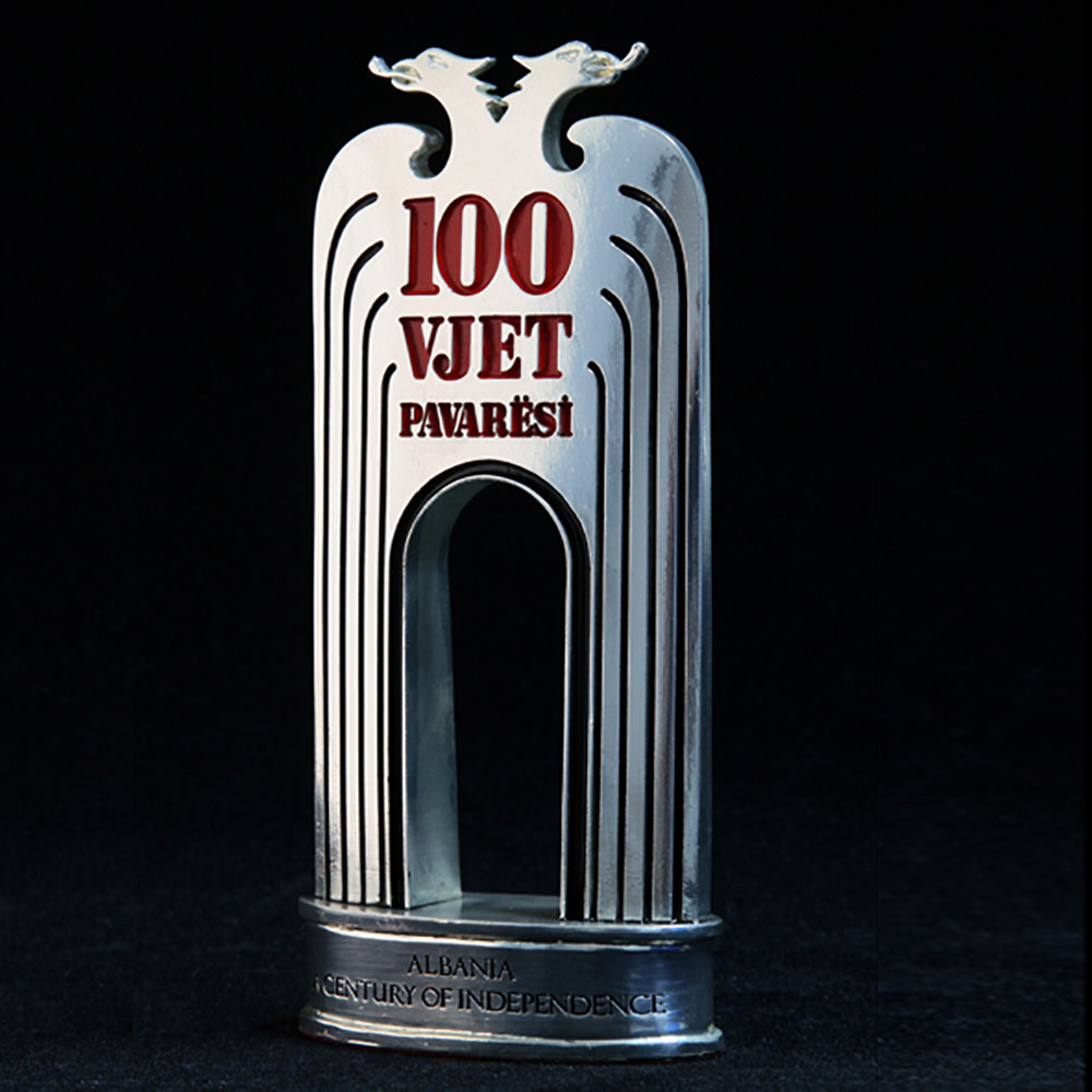 Kupa e 100-vjetorit te Pavarsise me Shqiponje